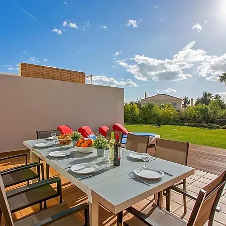 Sleeps 8 With Pool And Air Con Vilamoura