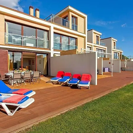 Sleeps 8 With Pool And Air Con Villa