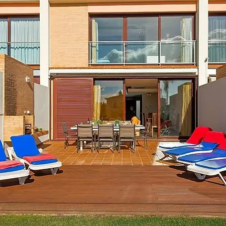 Villa Sleeps 8 With Pool And Air Con Vilamoura