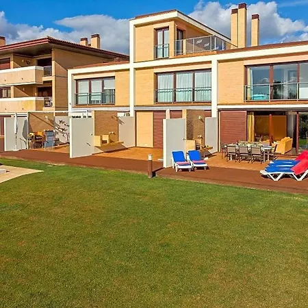 Villa Sleeps 8 With Pool And Air Con Vilamoura