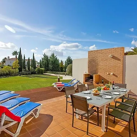 Villa Sleeps 8 With Pool And Air Con Vilamoura