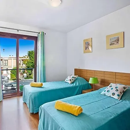 Villa Sleeps 8 With Pool And Air Con