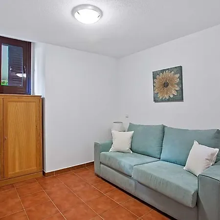 Sleeps 8 With Pool And Air Con *