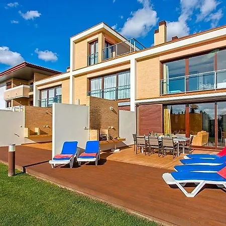 Sleeps 8 With Pool And Air Con Villa