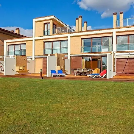 Villa Sleeps 8 With Pool And Air Con