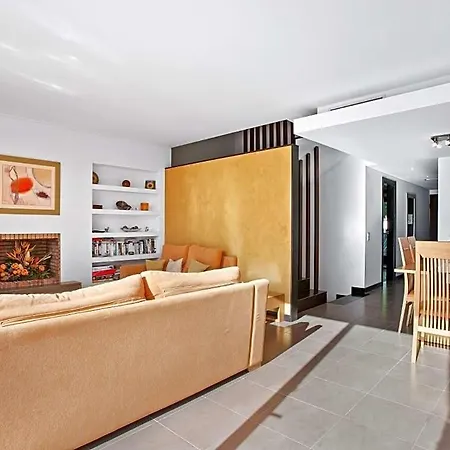 Sleeps 8 With Pool And Air Con 别墅 *