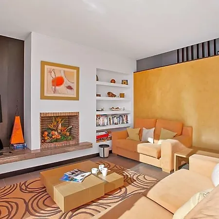 Sleeps 8 With Pool And Air Con *