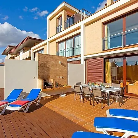 Sleeps 8 With Pool And Air Con *